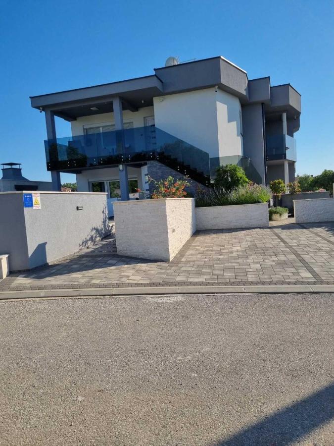 Apartman Paola Vrh  Dış mekan fotoğraf